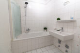 Badezimmer - Gepflegte Maisonettewohnung mit 2 Zimmern, Loggia und Studio im Dachgeschoss