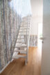 Treppe zum Dachgeschoss - Gepflegte Maisonettewohnung mit 2 Zimmern, Loggia und Studio im Dachgeschoss